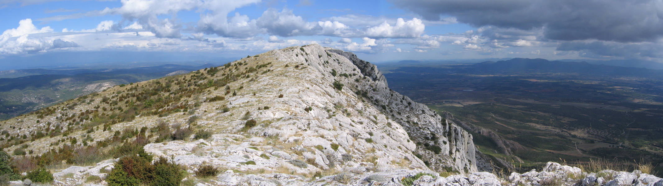 On top of the edge of the Sainte Victoire
